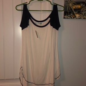 Peek a boo shoulder tee